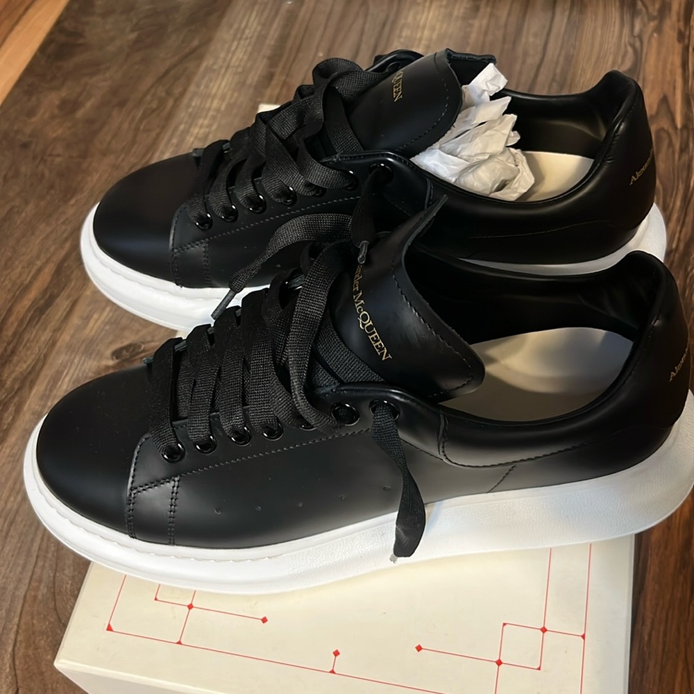 Leather sneaker
